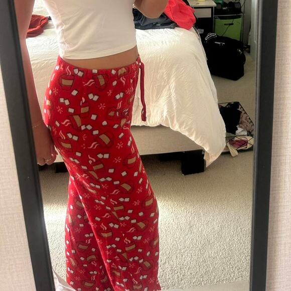 Red and white christmas hot chocolate pajama pants - Picture 3 of 8